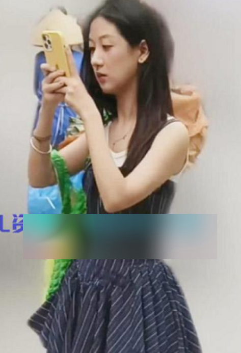 步行街女厕实拍神秘女神多角度私密镜头327.5MB绝密泄露