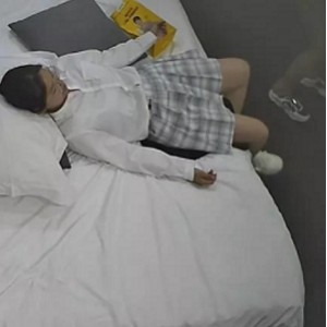 96新展示眼镜学妹格子裙合集965MB绝对珍藏