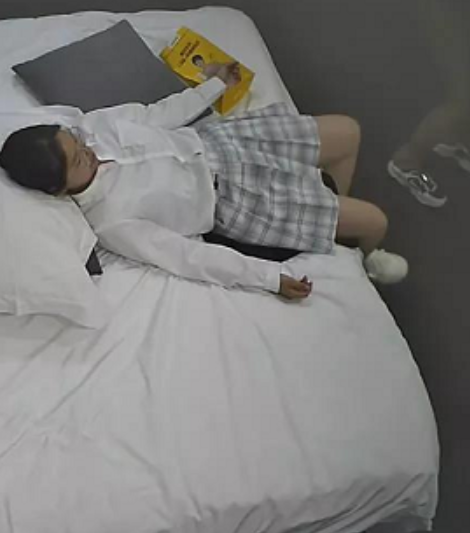 96新展示眼镜学妹格子裙合集965MB绝对珍藏