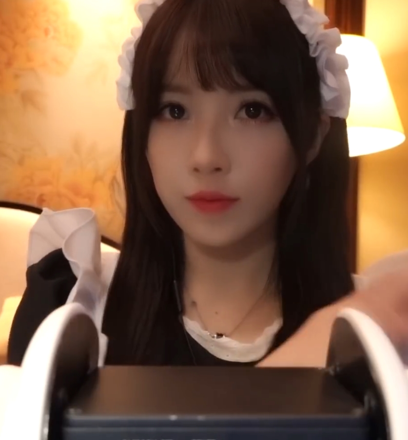 斗鱼小女巫露纯欲天花板合集37.4G顶臀线条