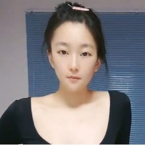 十柒学姐高清视频合集24部16.3G收藏爆火