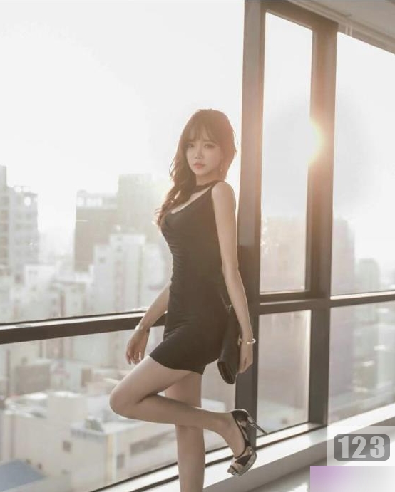 微博夏花花学生服装自拍合集88部50G食堂偶遇款