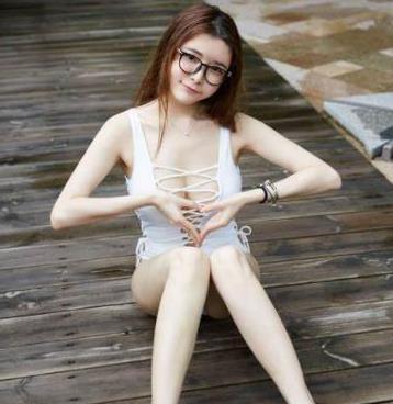 Facebook小秋秋十套定制合集10.5G玉兔惊人