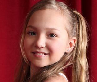 糖果社AbroraH纯欲天花板作品合集9套+9V16.8G萌妹画册