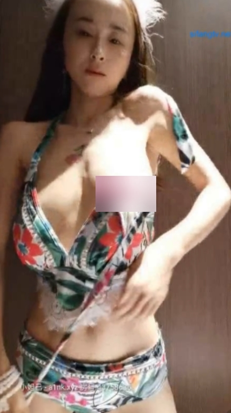 街拍圈西安大表姐私人订制62G60部优质腰臀比