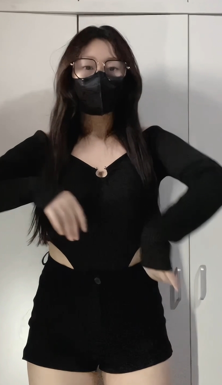 无刺榴莲推特变装热舞10部1.15G新晋福利姬