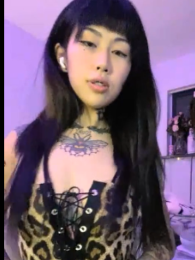 OnlyFans高乔尤美香艳私拍合集48部7.3G花臂女神
