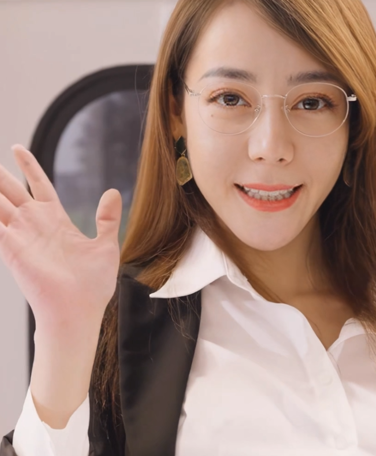 推特迪丽热巴黑丝女教师视频合集1G眼镜造型超火辣