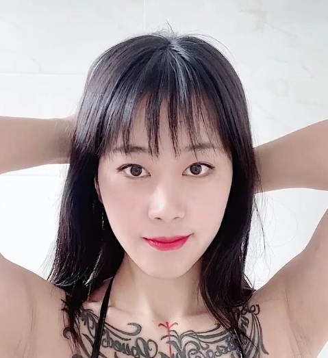 吃瓜张贺玉自拍集253V7.91G脸红心跳