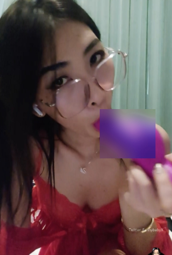 李月如OnlyFans劲爆视频合集13部8.19G闺蜜更诱人