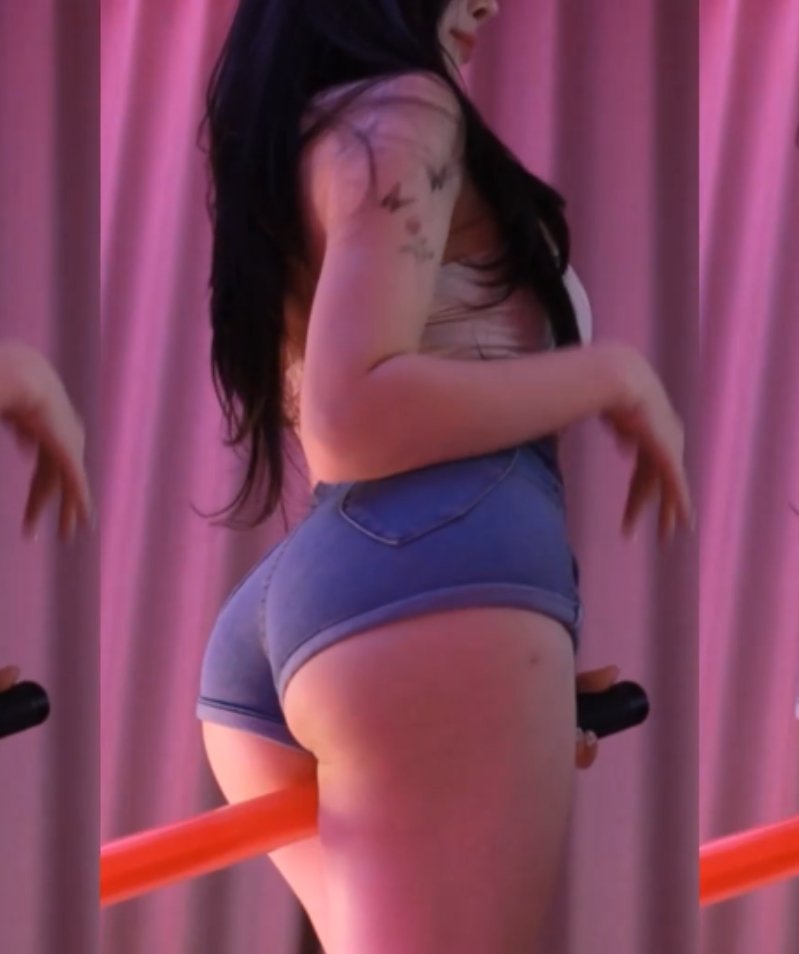 韩网金玉羽蜜桃臀舞蹈剪辑10V2G扭得太狠了