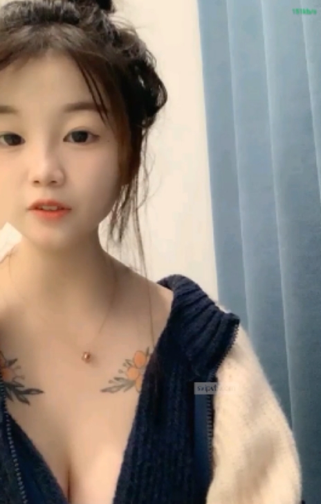 可可baby童颜大罩杯手机自拍1v5.88G珍藏版