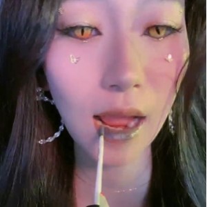 玩物直播陈莹斯蛇妖女王首秀1.3G魅惑入骨