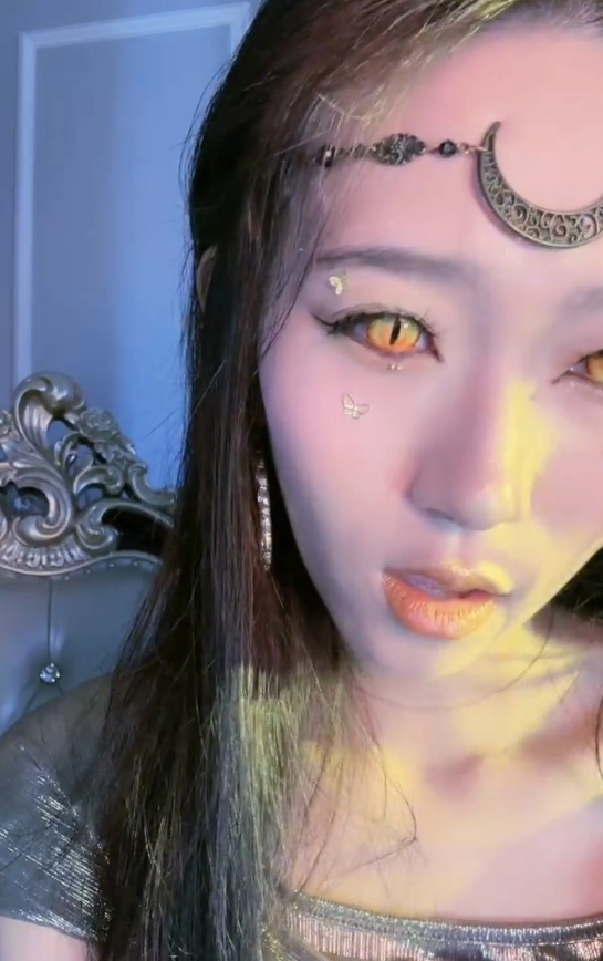 玩物直播陈莹斯蛇妖女王首秀1.3G魅惑入骨