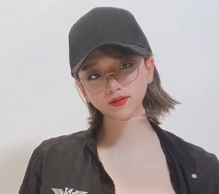 魅影Jieun伪娘绝密展示35部16G韩国小辣椒