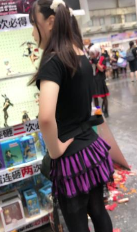 漫展黑丝女神空档拍摄特写834.4MB太感觉