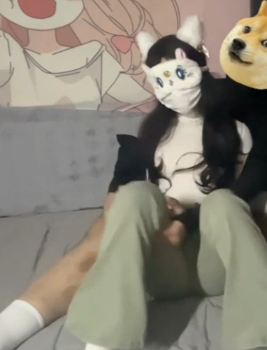 推特大长腿合集50G爆款清纯学妹喷泉两部牛仔裤小白袜