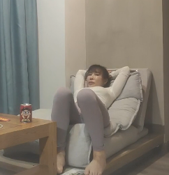 推特轻点姐私拍62部1.3TB肉弹熟女