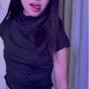 快手燃妹妹多人游定制秀1.38G牙不齐原名太顶了