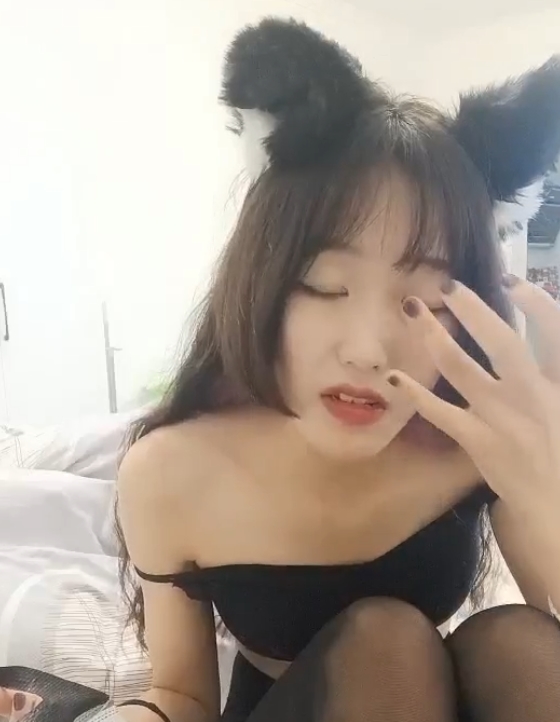 骨逗小奶敷敷呐喊舞动33V21G极致诱惑
