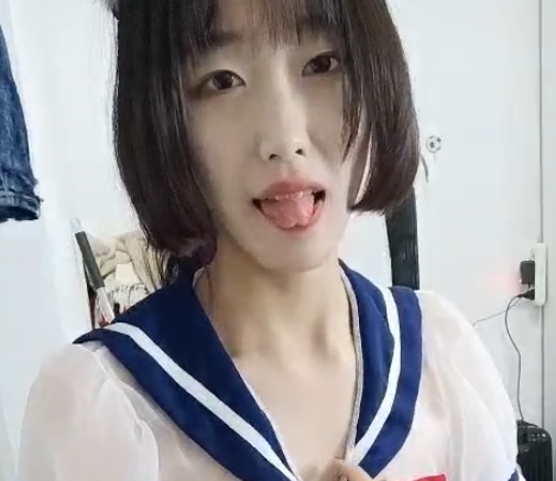 骨逗小奶敷敷呐喊舞动33V21G极致诱惑
