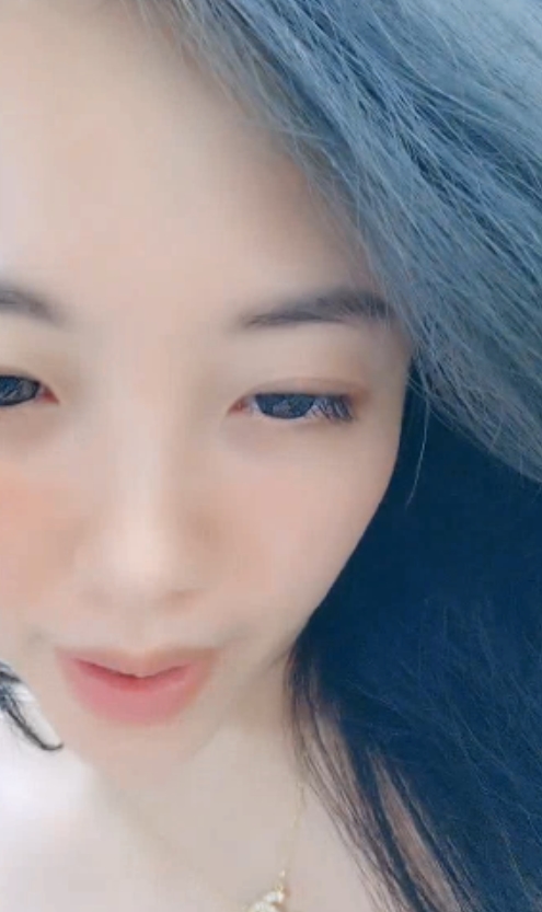 推特小飘飘妩媚直播1V500M优质蜂腰