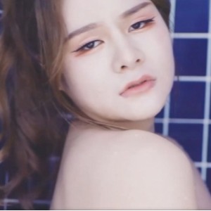 芸熙有尺度三人行飙车现场独家展示626M劲爆