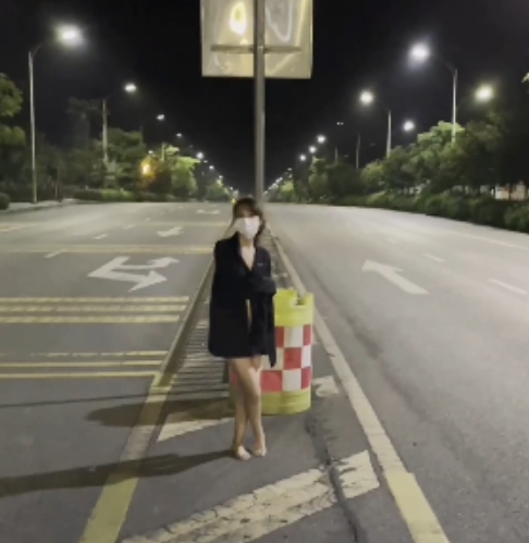 劲爆爱吃菠萝户外展示推特72部8G