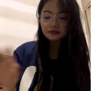 十四诗宿舍自拍138部118G眼镜学妹太顶了