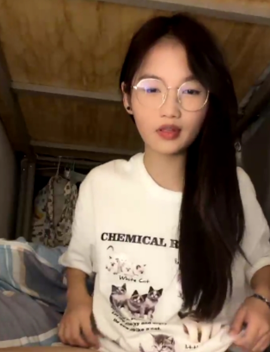 十四诗宿舍自拍138部118G眼镜学妹太顶了