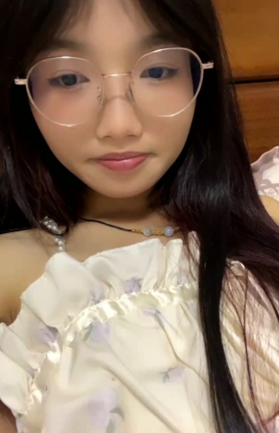 十四诗宿舍自拍138部118G眼镜学妹太顶了