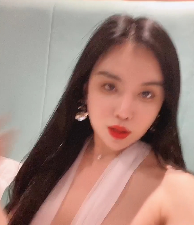 TS潘霜霜露脸私拍合集多部3.6g太高兴了