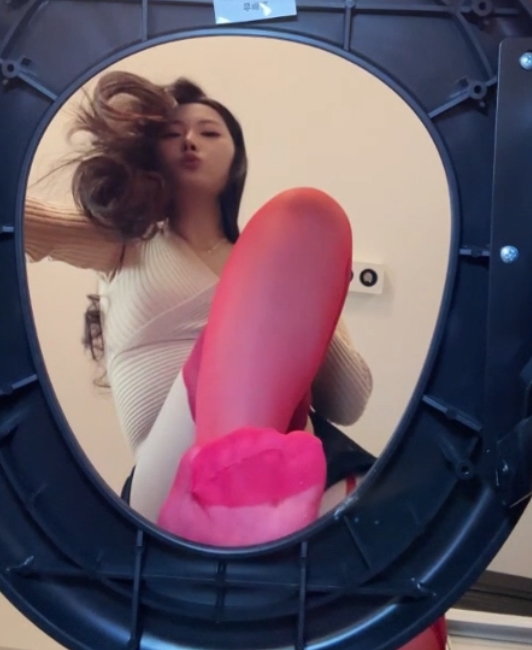 娩娩婏婏玩物直播香水羞辱1V400MB窒息视角