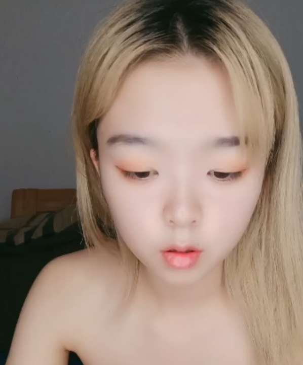 诱人一线天小妹妹视频云盘1.1G1部