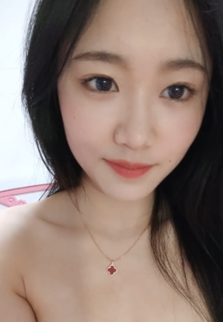 1.1G热辣半糖主播视频合集1部