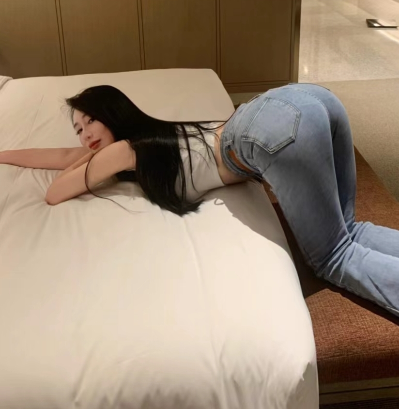微信Eom美女蛇一對一私密32V3.8G珍藏
