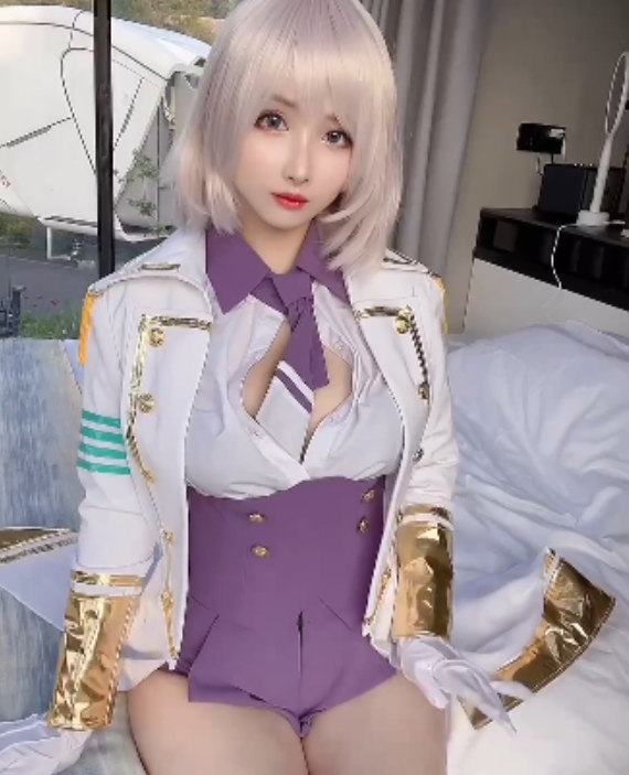 凉凉子蜜桃馒头臀CoS表演71V推特展示
