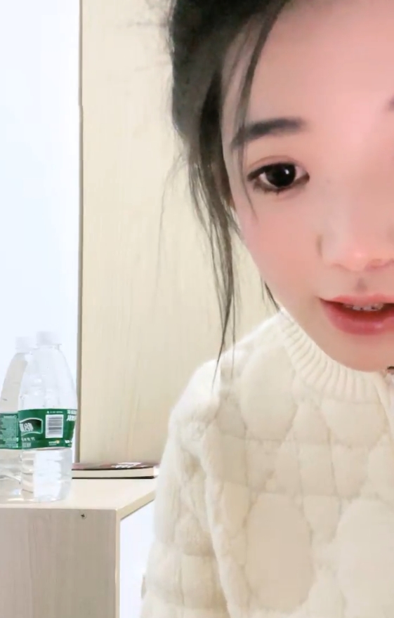 樱花大二学妹宿舍直播30v50.4g优质