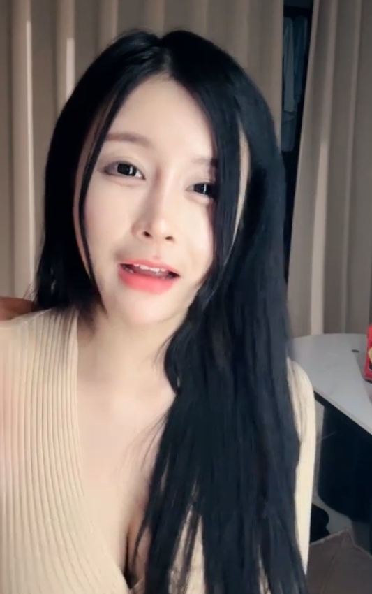 推特白骨精G奶御姐合集16部16.9G优质珍藏