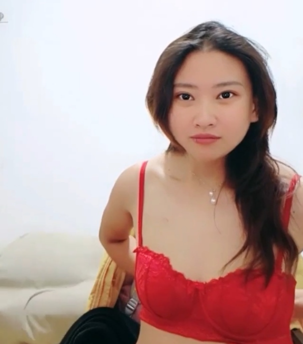 大啾啾车阵三人游92部102G夜店御姐推特展示