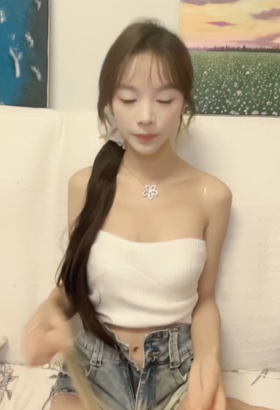 **福利基地小熊宝宝283V直播合集256G劲爆**