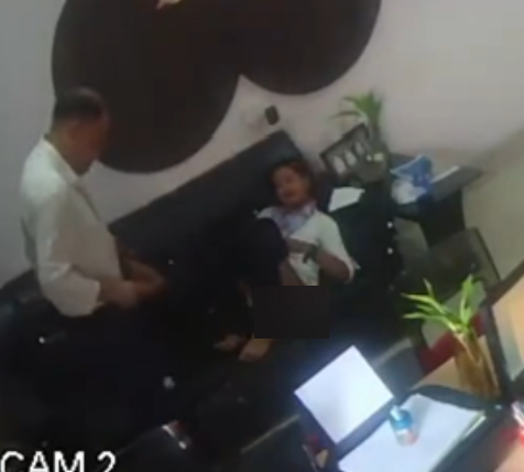 监控实录老板办公室劲爆合集8部439M感觉解锁