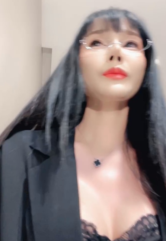 推特小嗨嗨呀足艺珍藏版77.5G72V黑丝长腿女神