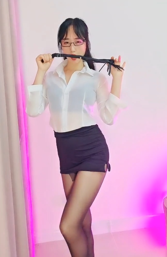 抖音大白兔热舞奇怪合集1部857.6MB