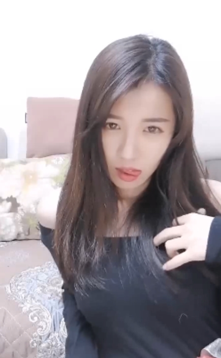 推特菲菲御姐热舞视频合集88部50G火辣