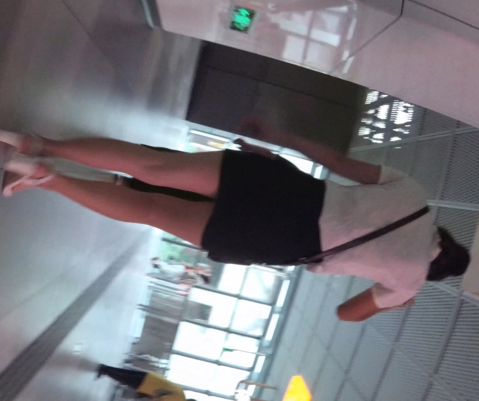 地铁街拍CD系列48G机场特辑劲爆装束