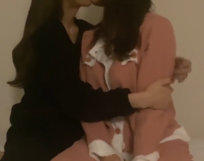 lilyxoxoles原档视频30部19.3G百合热恋