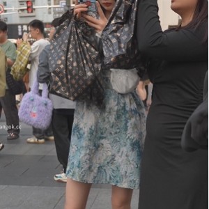 BCAA627商场花裙妹拍摄1部655MB绝顶展示