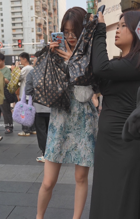 BCAA627商场花裙妹拍摄1部655MB绝顶展示