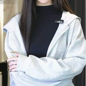 嫚颜推特绝密私拍6部1.1GB大长腿撩人